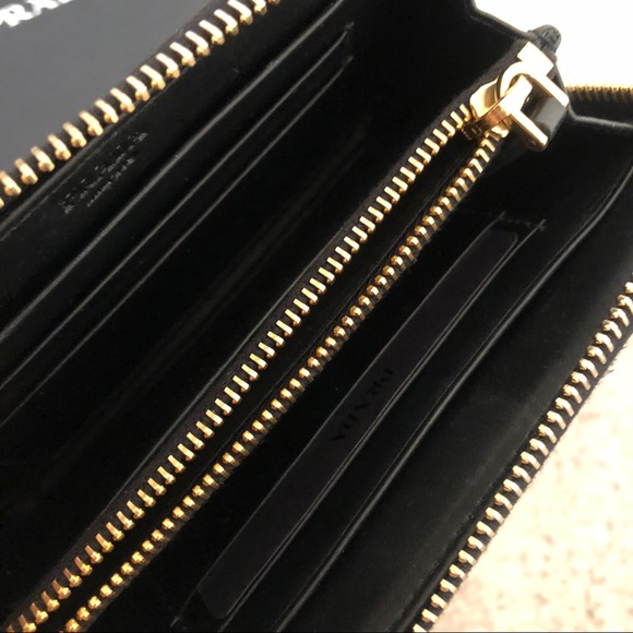 ⛔️SOLD⛔️ PRADA black leather wallet - Picture 7 of 8